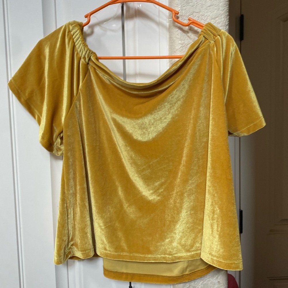 Mustard yellow velvet tshirt